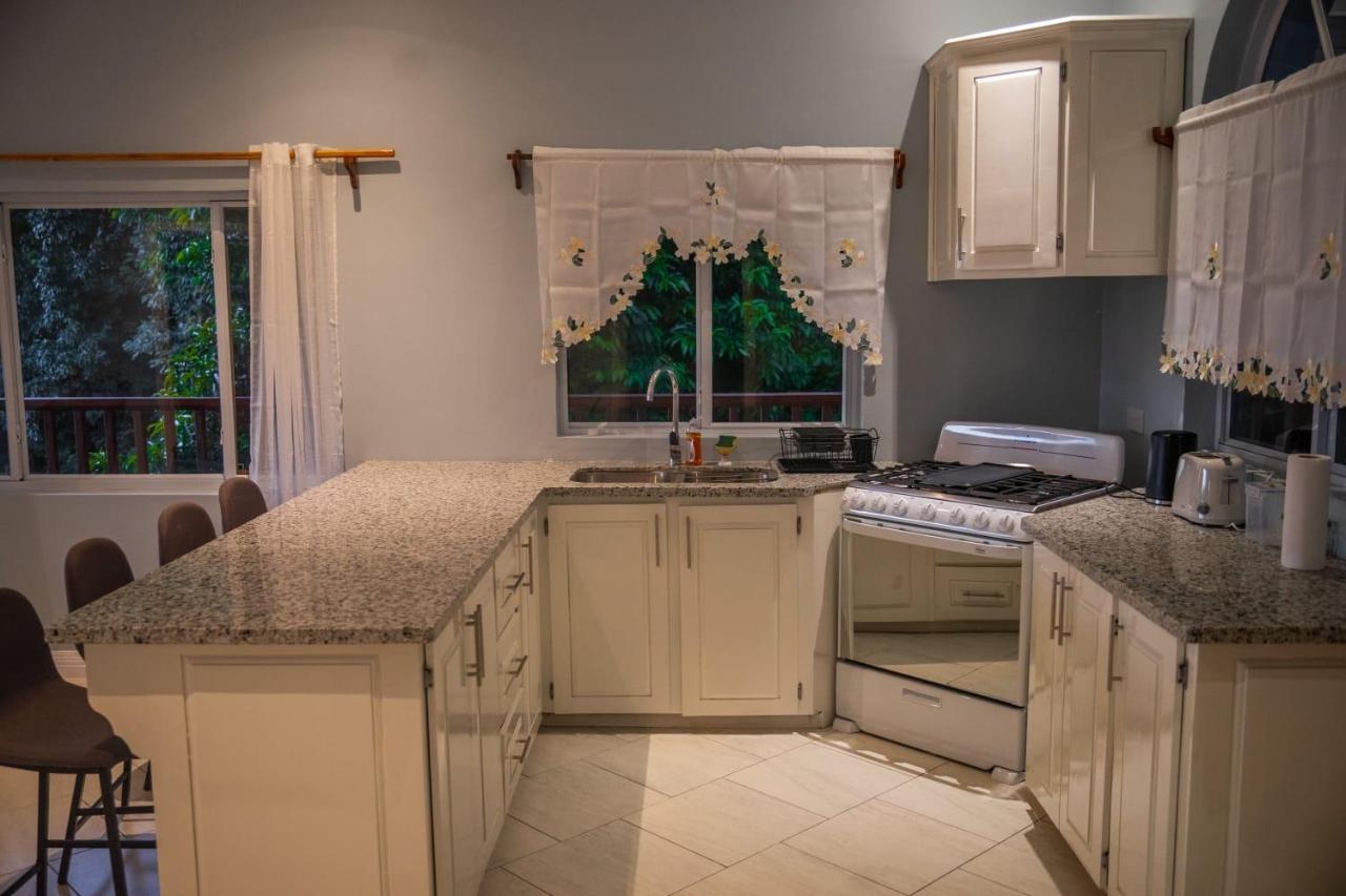 Majestic Ridge Villas Soufriere Exterior photo